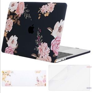 MacBook Pro 13 in case and matching bag